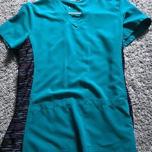 Gt performance scrub top small